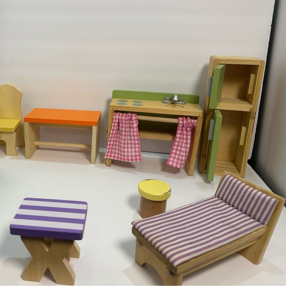 KidKraft Wooden Dollhouse Furniture Set- 12 pieces- UPDATED - Picture 3 of 5